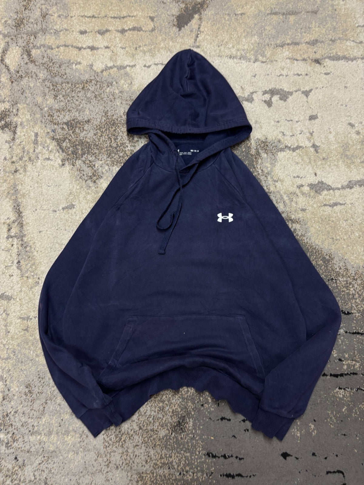 Bluza Under Armour hoodie, męskie w bardzo dobrym stanie rozmiar M, widok z przodu