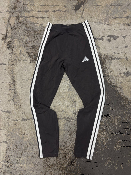 Legginsy adidas, damskie w bardzo dobrym stanie rozmiar M, detal