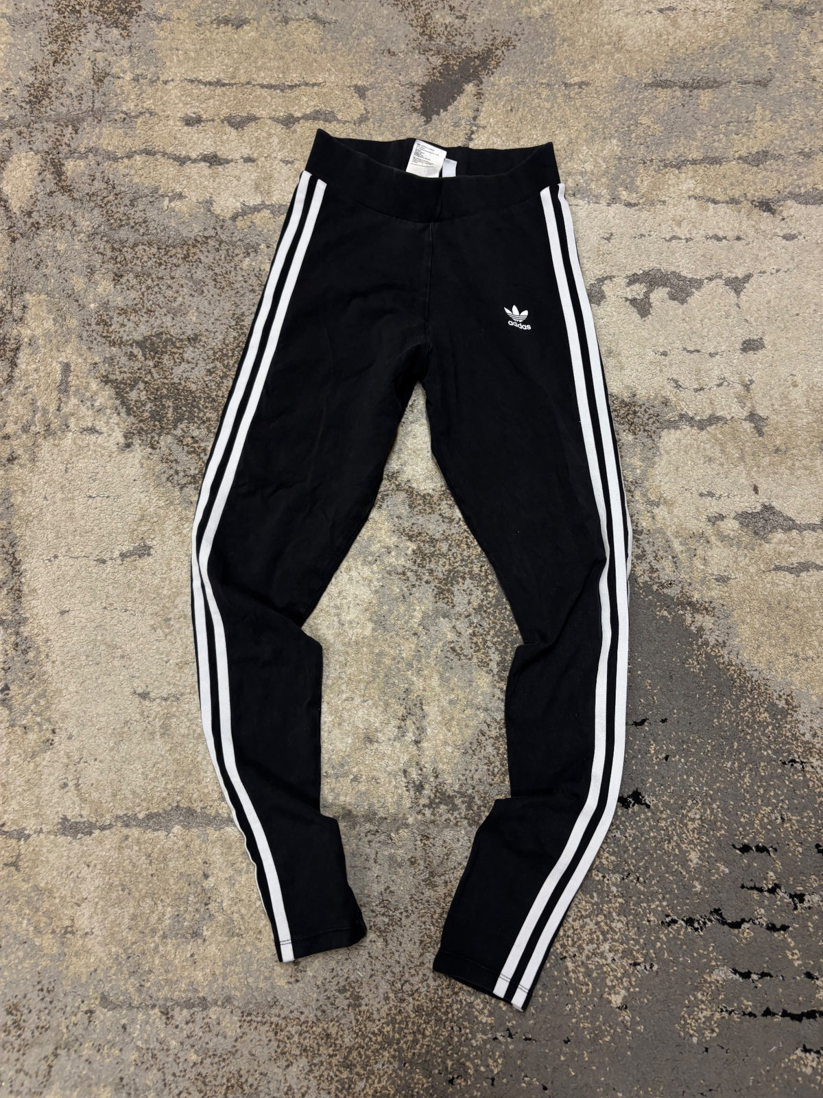 Legginsy adidas, damskie w bardzo dobrym stanie rozmiar XS, detal