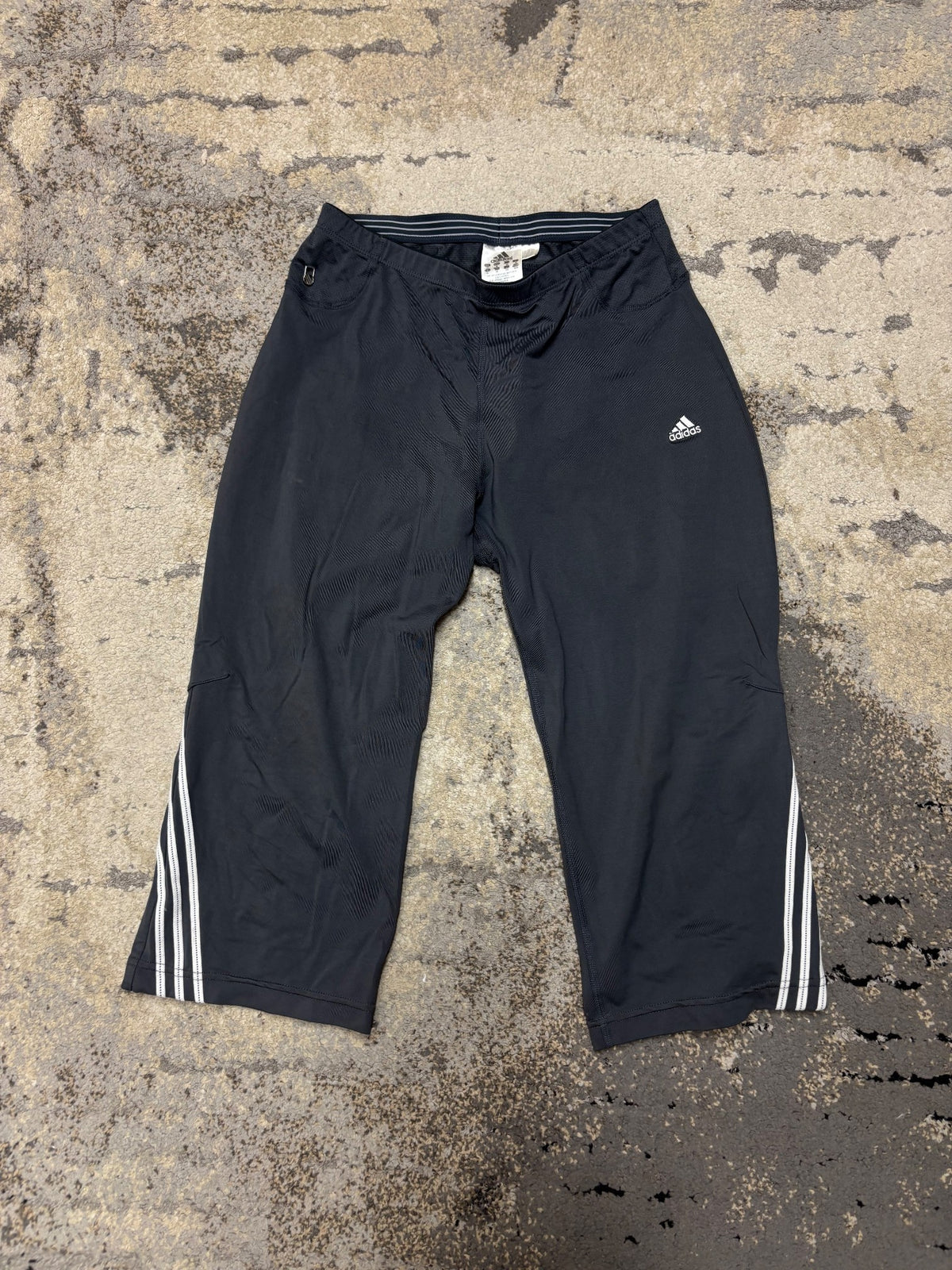Legginsy adidas, damskie w bardzo dobrym stanie rozmiar M, widok z przodu