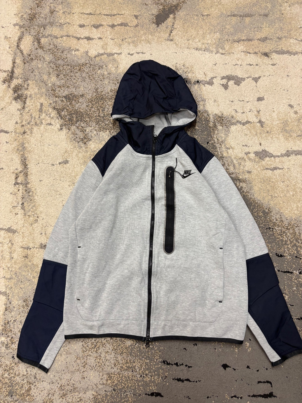 Bluza Nike Tech Fleece, męskie w bardzo dobrym stanie rozmiar M, widok z przodu