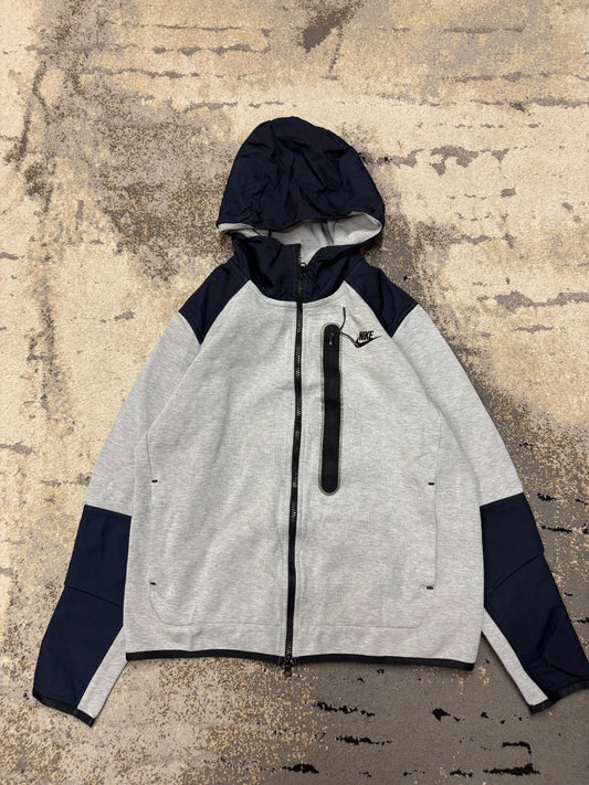 Bluza Nike Tech Fleece, męskie w bardzo dobrym stanie rozmiar M, widok z przodu