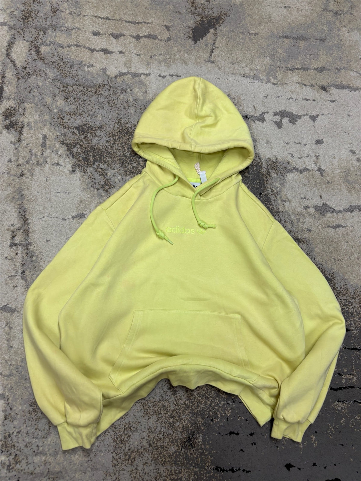 Bluza Adidas hoodie, damskie w bardzo dobrym stanie rozmiar S, detal