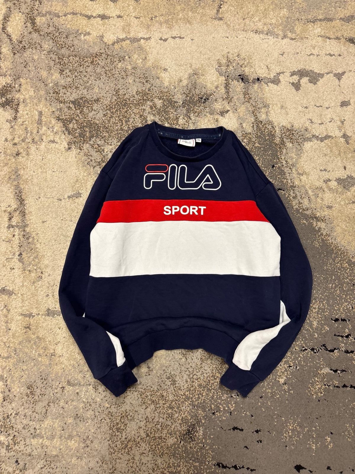 Bluza Fila crevneck, damskie w bardzo dobrym stanie rozmiar XS, widok z przodu