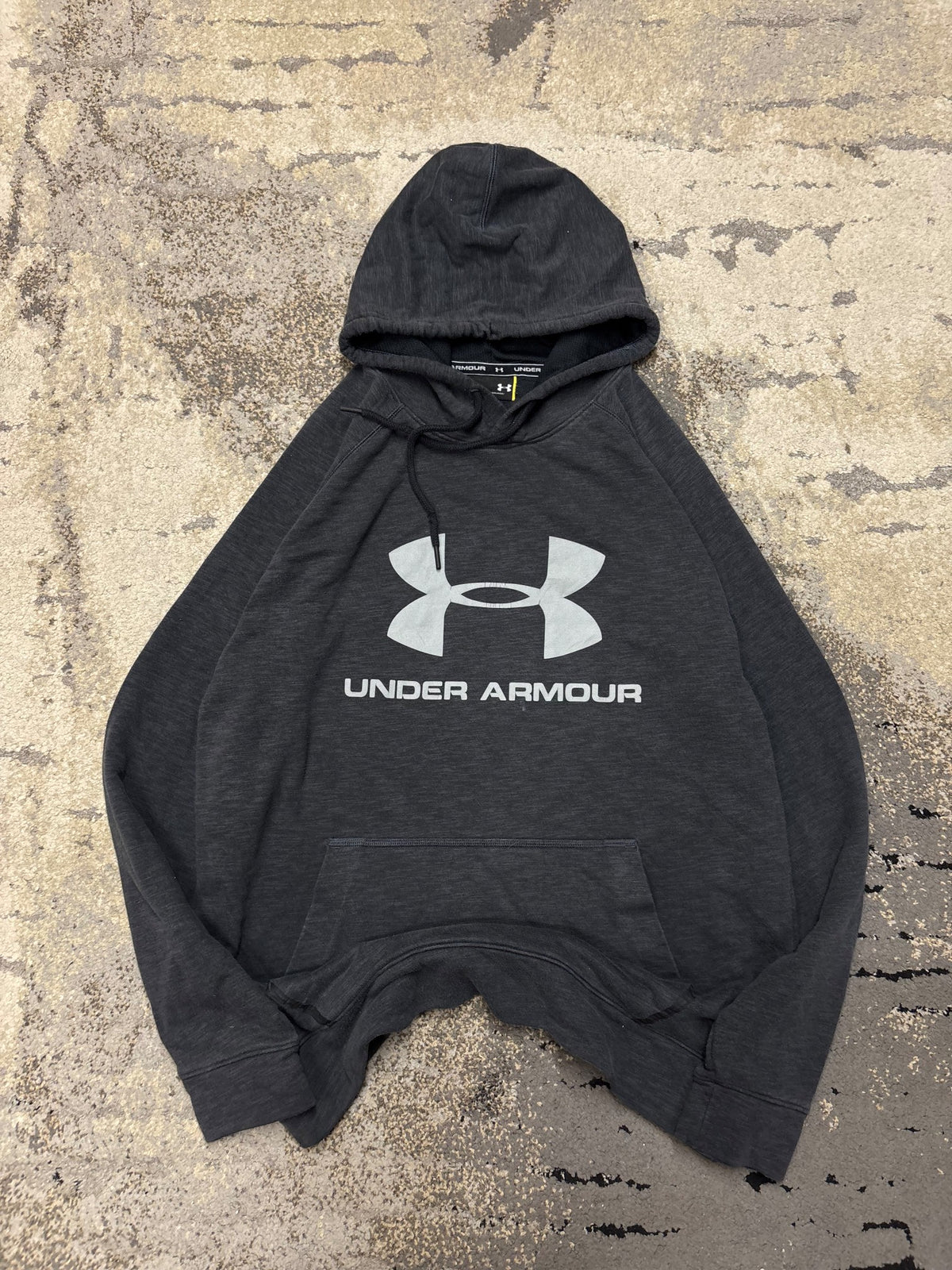 Bluza Under Armour hoodie, męskie w bardzo dobrym stanie rozmiar L, widok z przodu