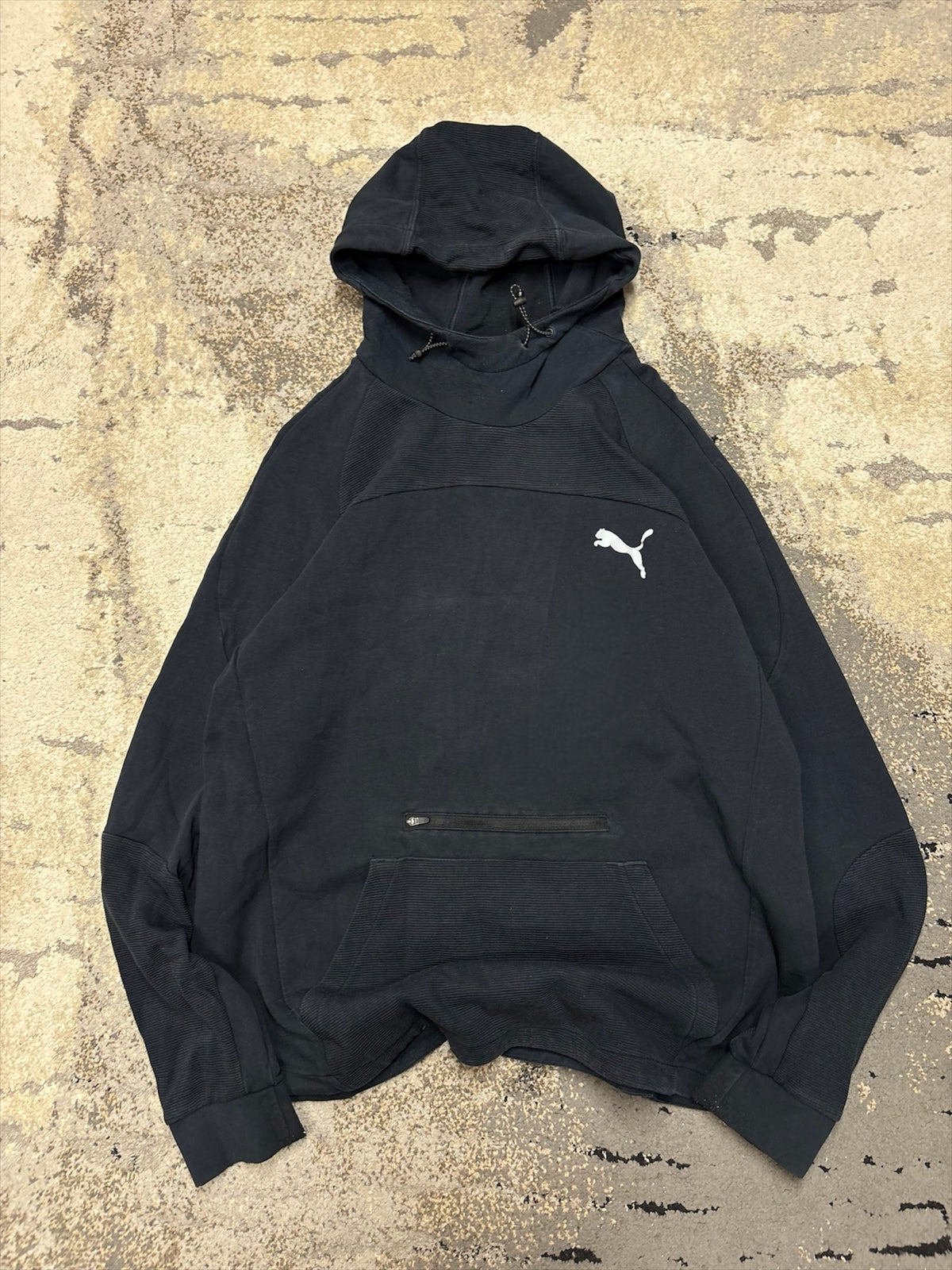 Bluza Puma hoodie, damskie w bardzo dobrym stanie rozmiar XL, widok z przodu