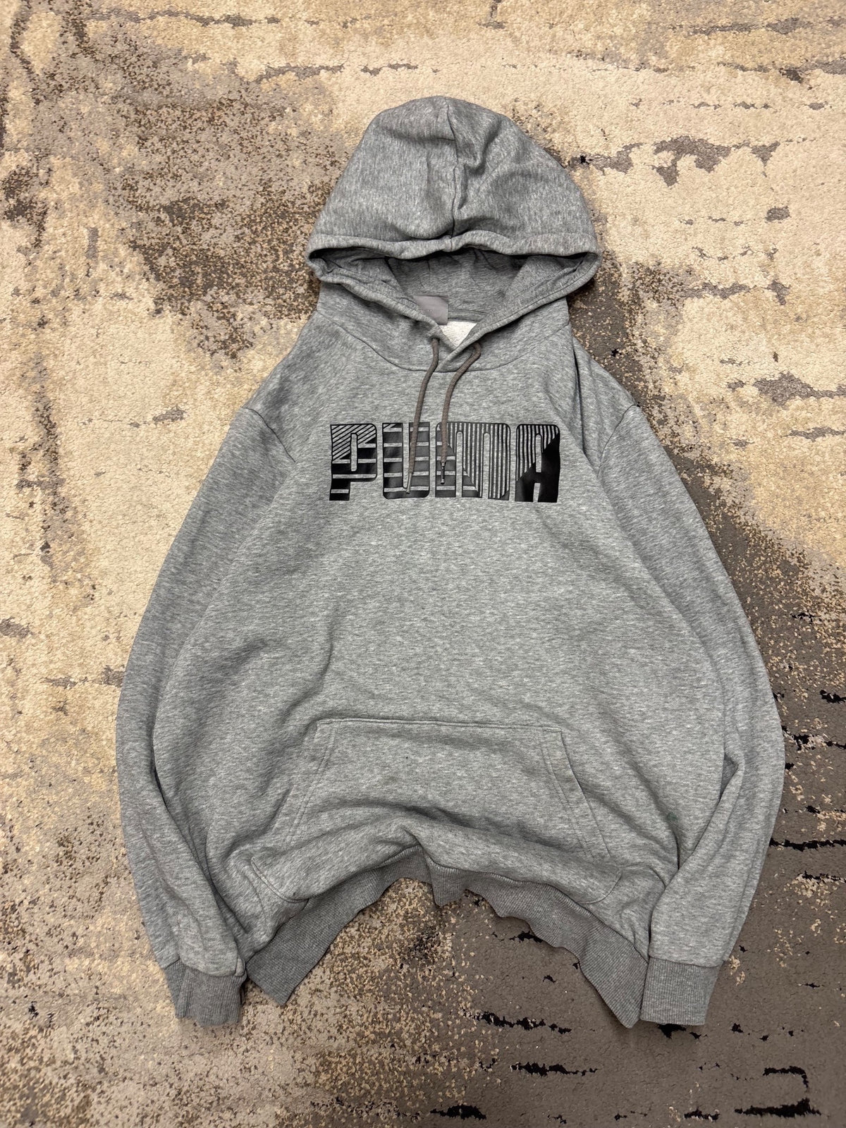 Bluza Puma hoodie, damskie w bardzo dobrym stanie rozmiar L, widok z przodu