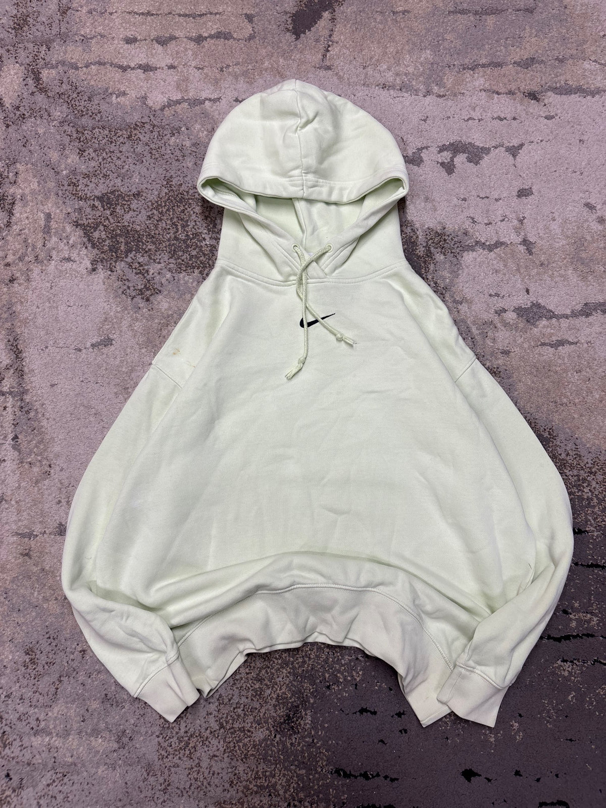 Bluza Nike hoodie, damskie w dobrym stanie rozmiar S, detal