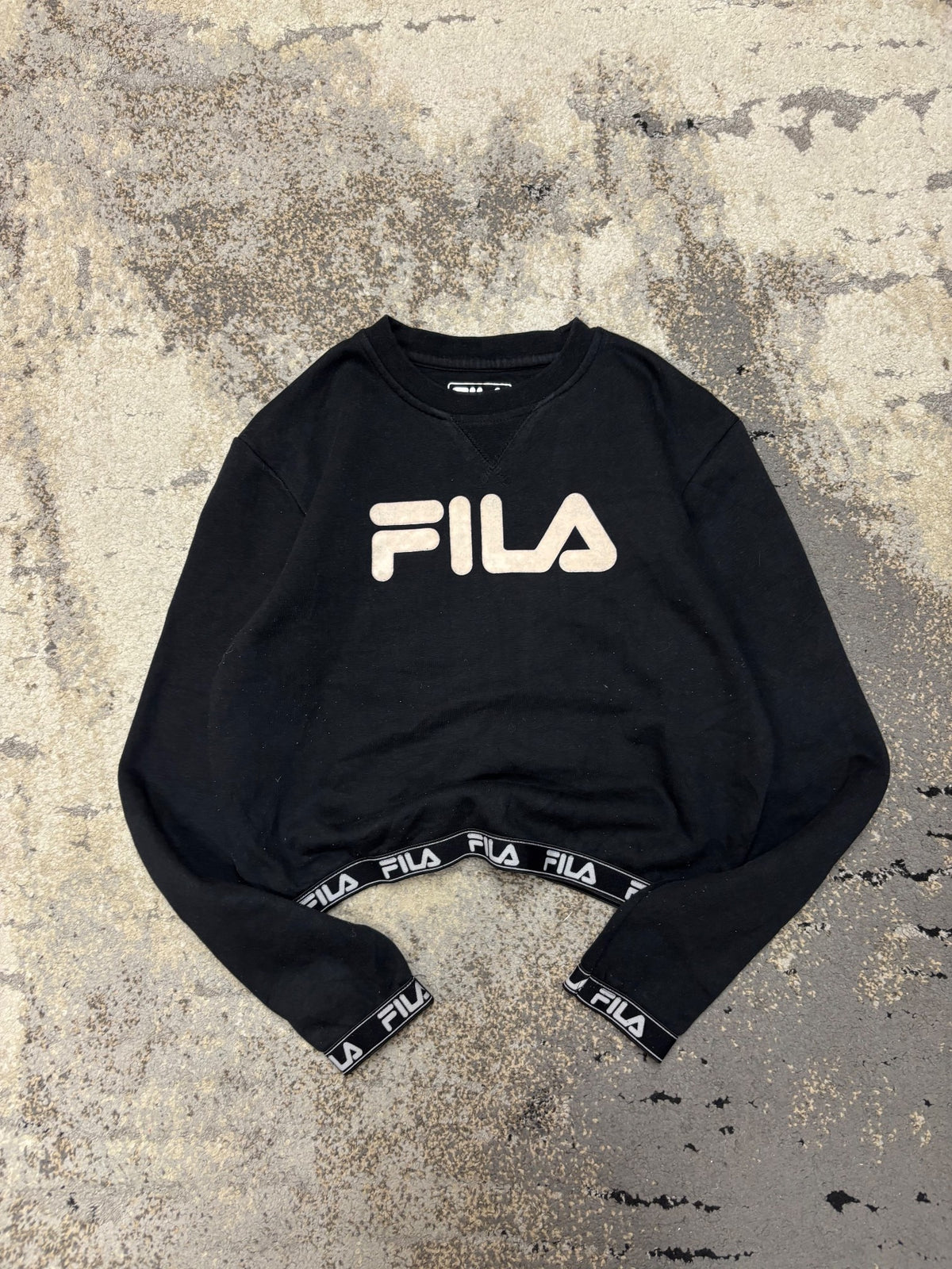 Bluza Fila crewneck, damskie w bardzo dobrym stanie rozmiar S, widok z przodu