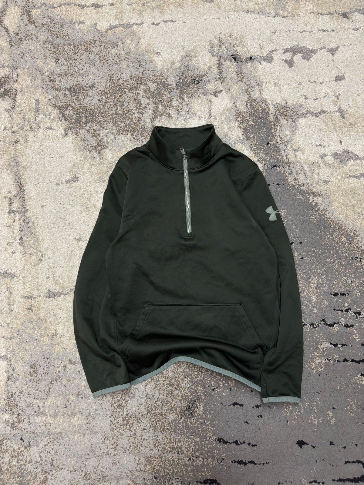 Bluza Under Armour half zipp, dziecięce w bardzo dobrym stanie rozmiar M, widok z przodu