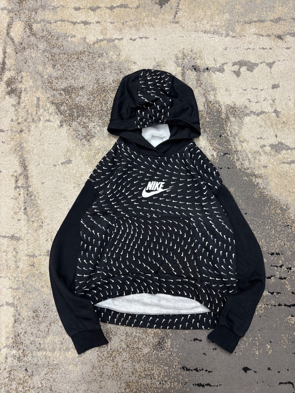 Bluza Nike hoodie, dziecięce w bardzo dobrym stanie rozmiar 146 cm / 11 lat, widok z przodu
