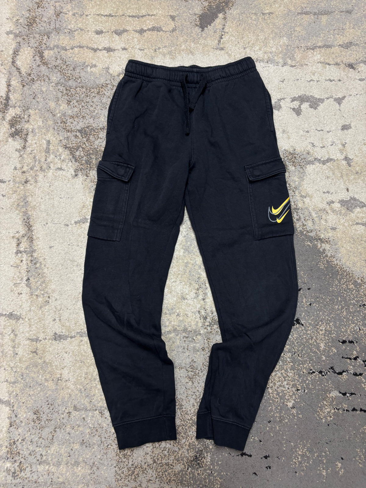 Dresy Nike, dziecięce w bardzo dobrym stanie rozmiar 146 cm / 11 lat, widok z przodu