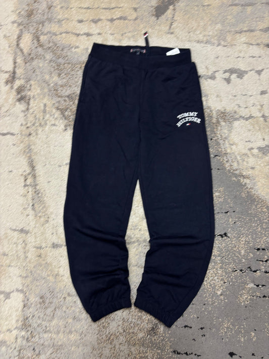 Dresy Tommy Hilfiger, dziecięce w bardzo dobrym stanie rozmiar 152 cm / 12 lat, widok z przodu