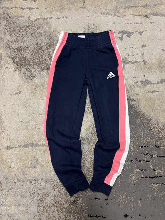 Dresy Adidas, dziecięce w bardzo dobrym stanie rozmiar 140 cm / 10 lat, detal
