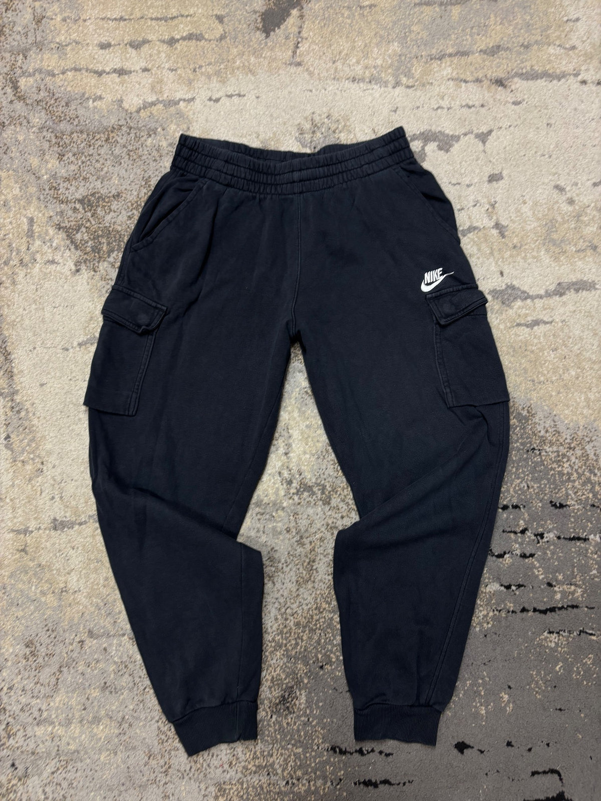 Dresy Nike bojówki, dziecięce w bardzo dobrym stanie rozmiar 158 cm / 13 lat, widok z przodu