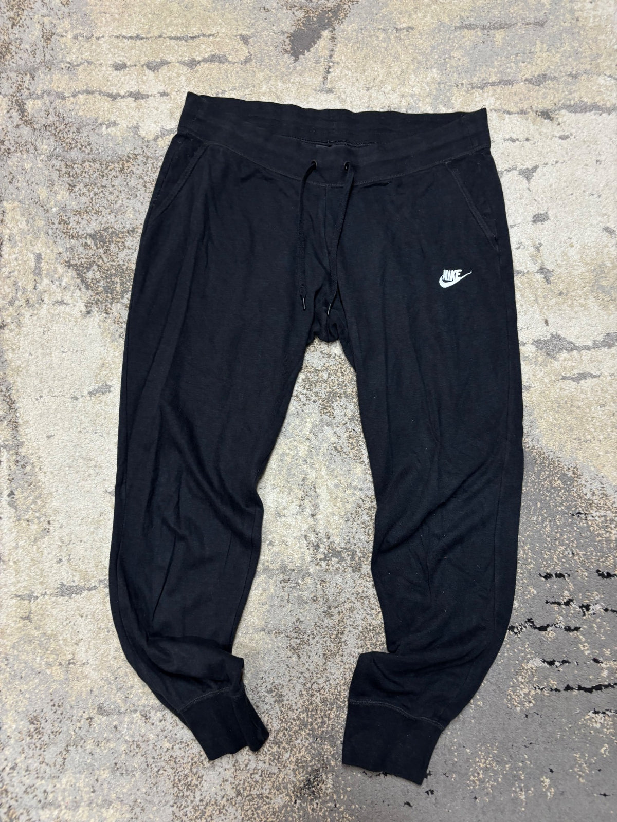 Dresy Nike, męskie w bardzo dobrym stanie rozmiar L, widok z przodu