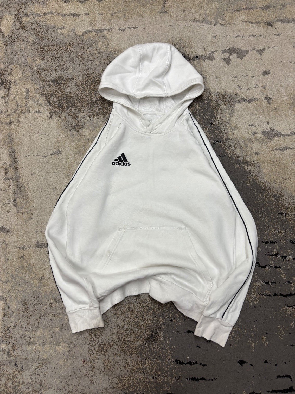 Bluza Adidas hoodie, damskie w bardzo dobrym stanie rozmiar M, widok z przodu