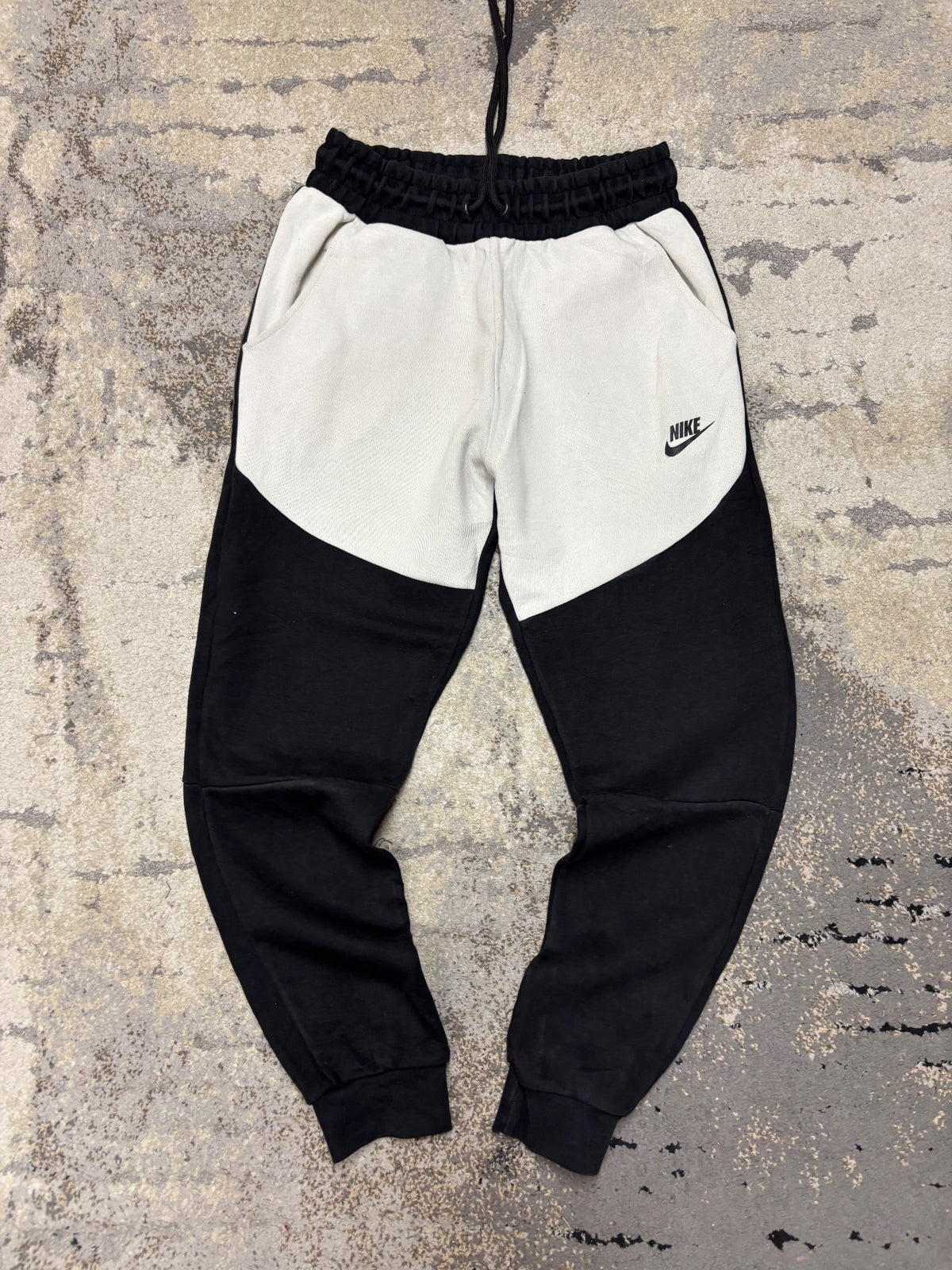 Dresy Nike Tech Fleece, damskie w bardzo dobrym stanie rozmiar S, widok z przodu