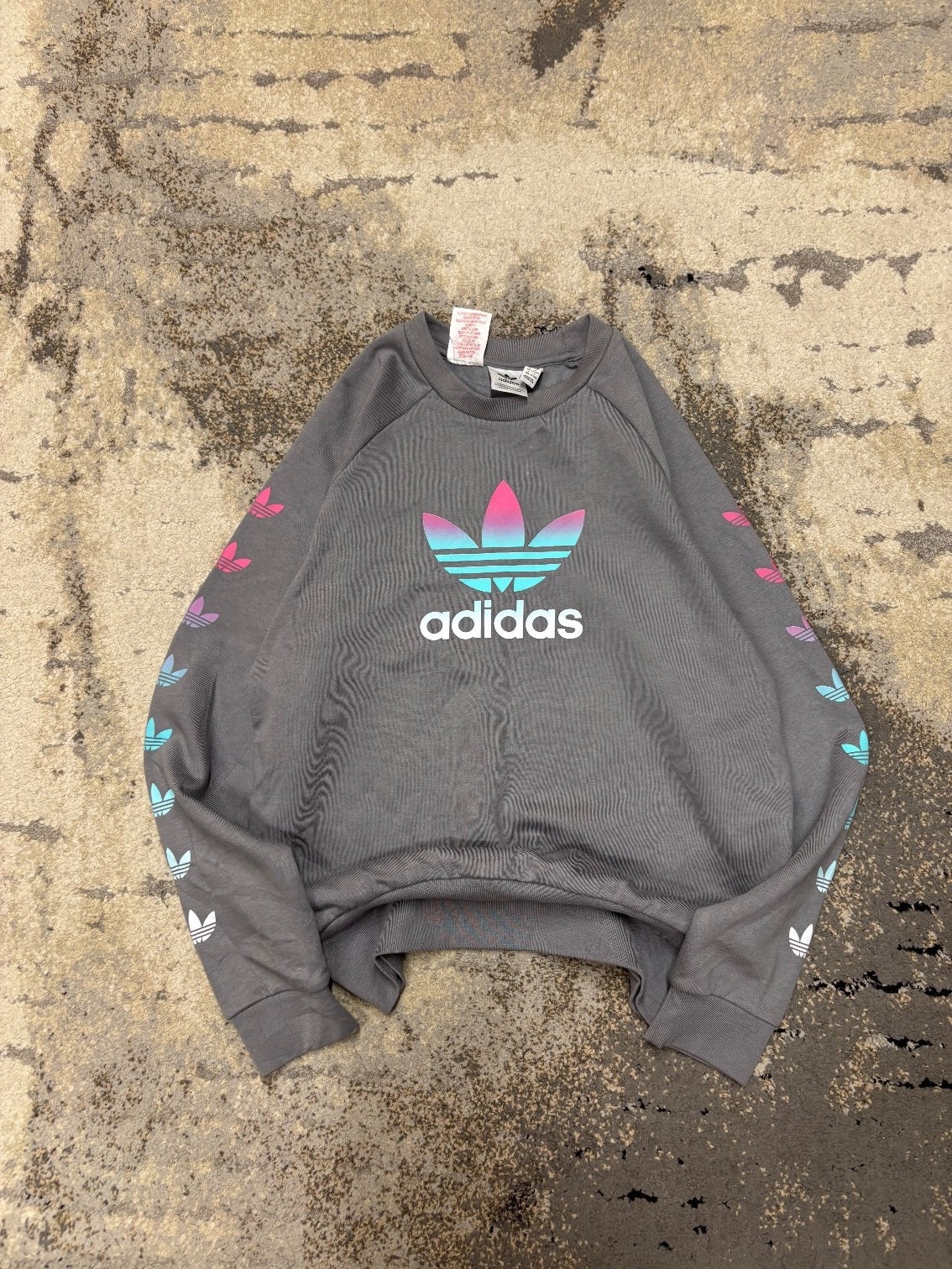 Bluza Adidas crewneck, dziecięce w bardzo dobrym stanie rozmiar 152 cm / 12 lat, detal