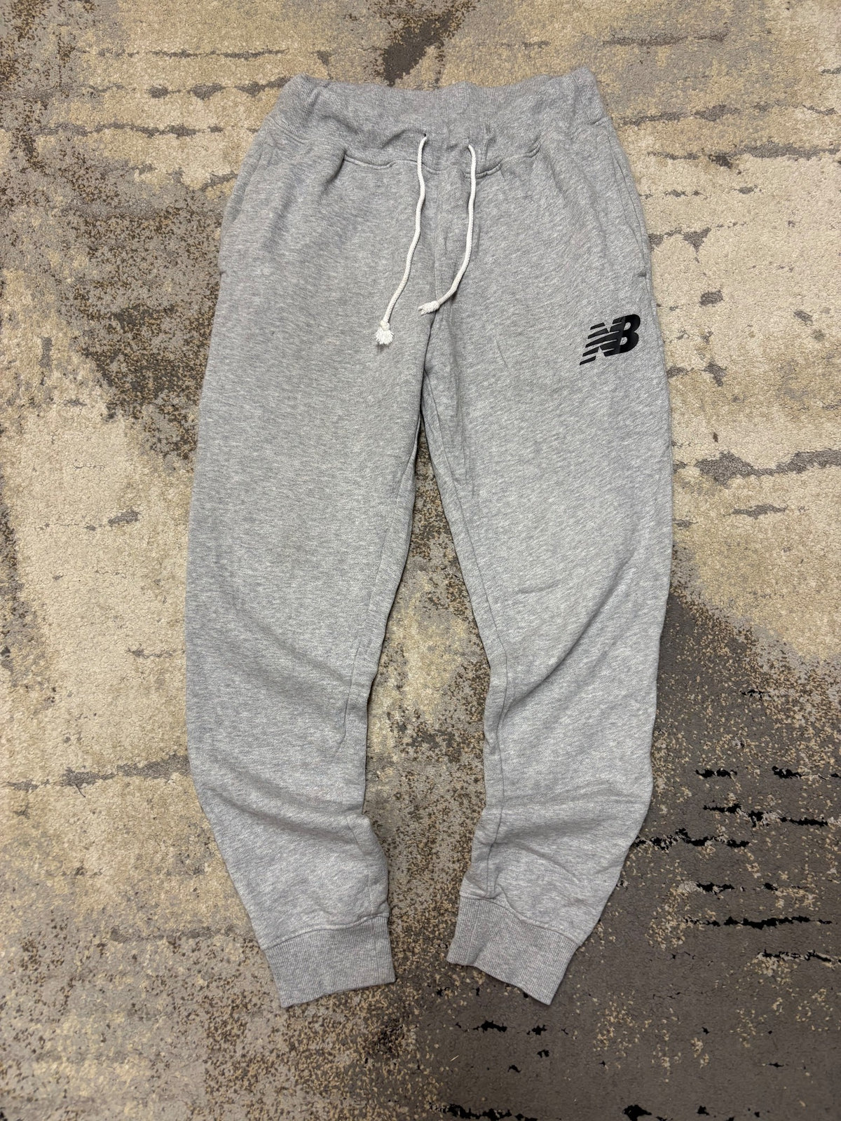 Dresy New Balance, męskie w bardzo dobrym stanie rozmiar M, detal