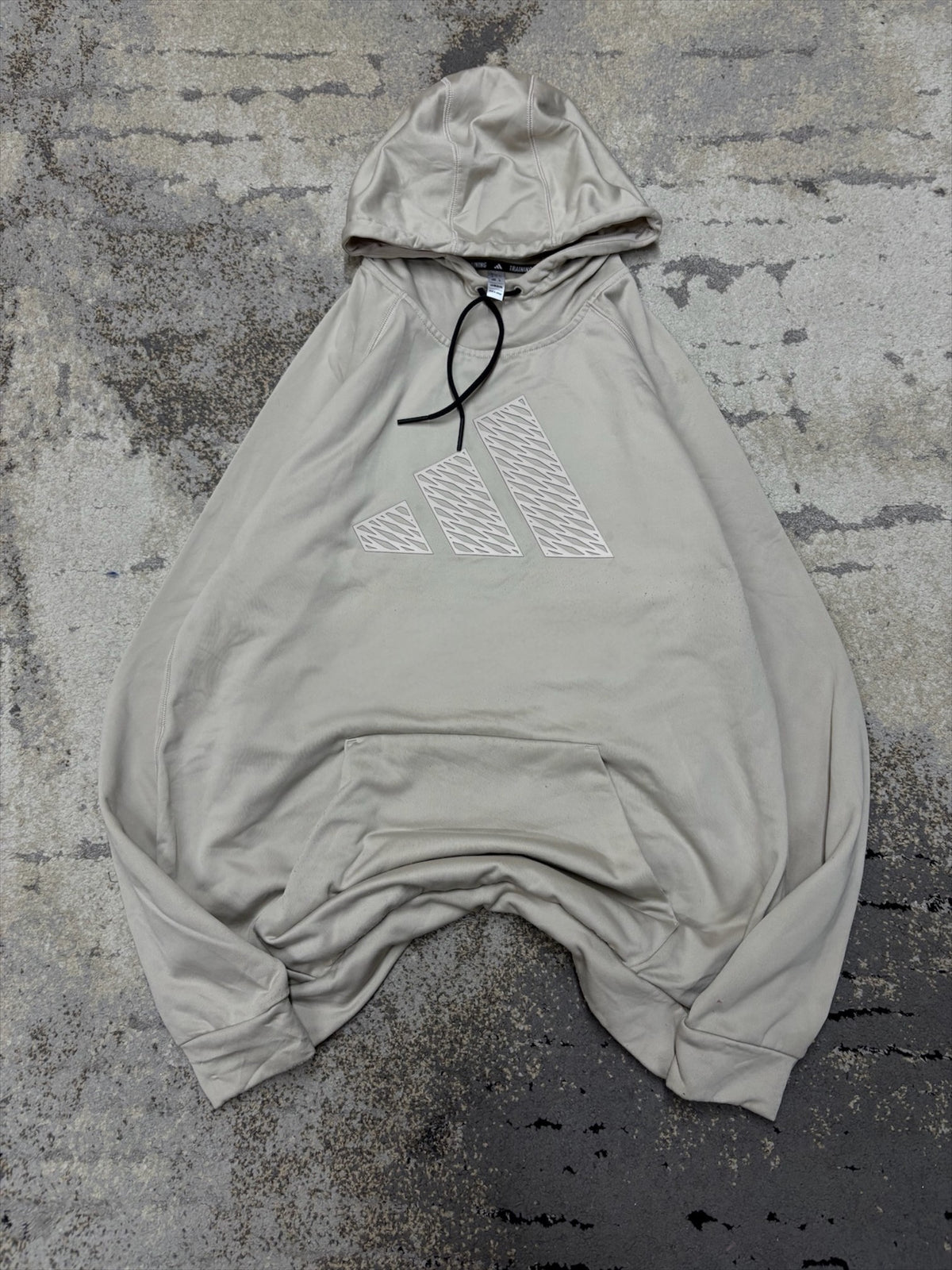 Bluza Adidas hoodie, damskie w bardzo dobrym stanie rozmiar XL, widok z przodu