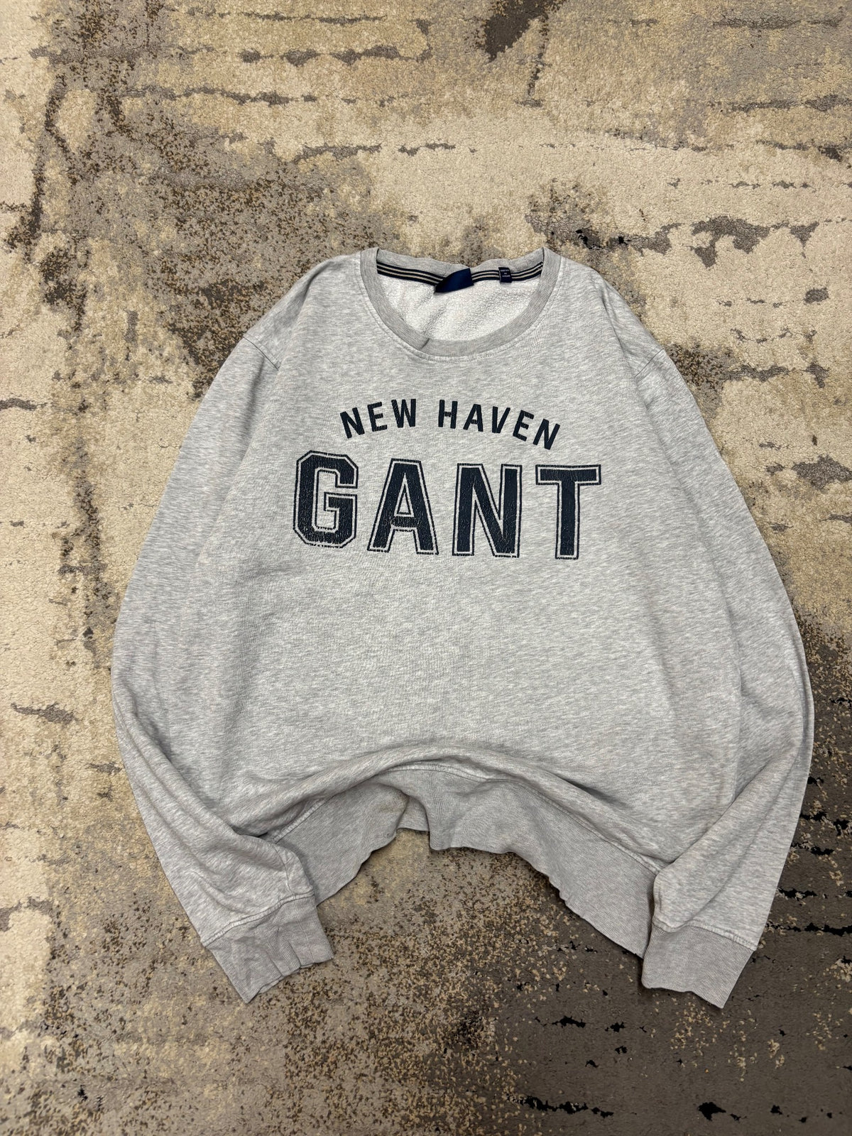 Bluza Gant crewneck, damskie w bardzo dobrym stanie rozmiar XL, widok z przodu
