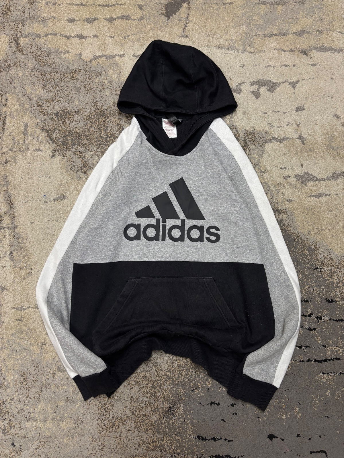 Bluza Adidas hoodie, dziecięce w bardzo dobrym stanie rozmiar 176 cm / 16 lat, widok z przodu