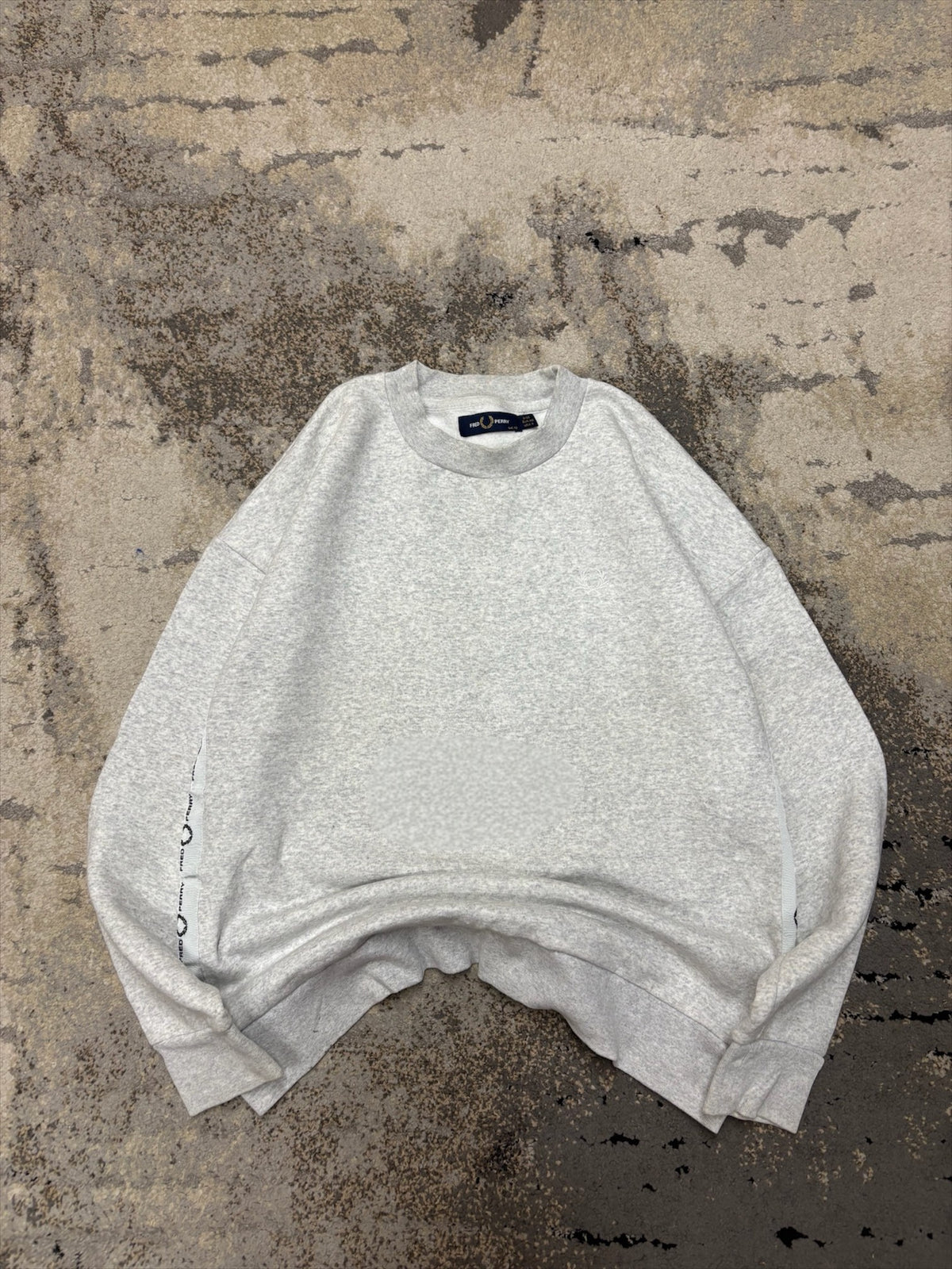 Bluza Fred Perry crewneck, damskie w bardzo dobrym stanie rozmiar L, widok z przodu