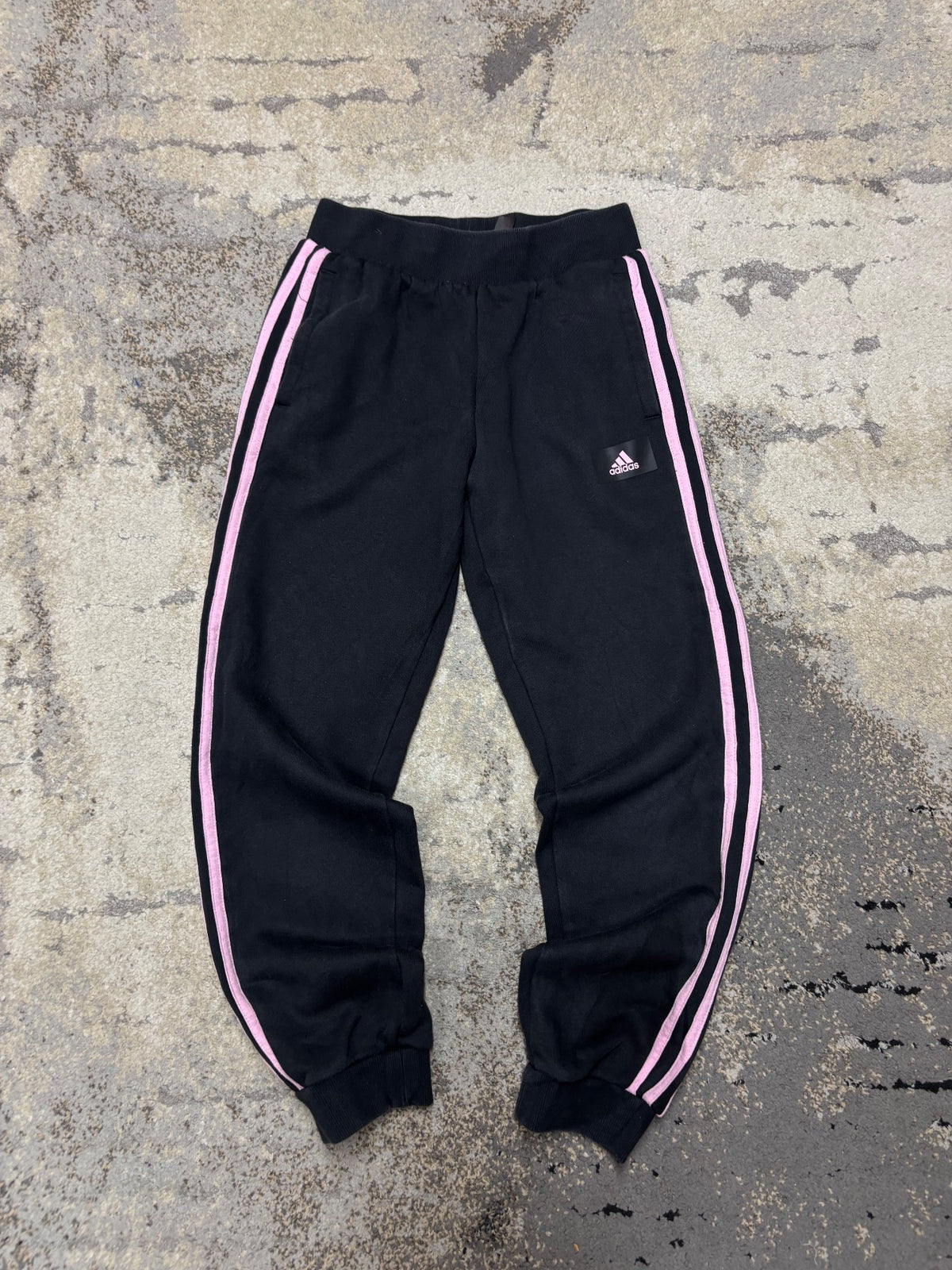 Dresy Adidas, dziecięce w bardzo dobrym stanie rozmiar 152 cm / 12 lat, widok z przodu