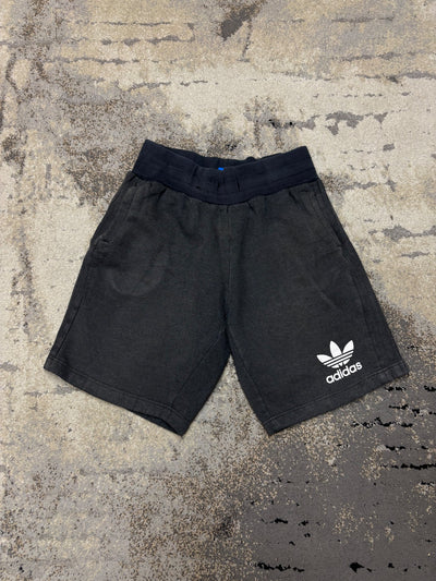 Spodenki Adidas, męskie w dobrym stanie rozmiar S, widok z przodu