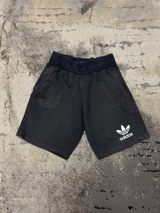 Spodenki Adidas, męskie w dobrym stanie rozmiar S, widok z przodu