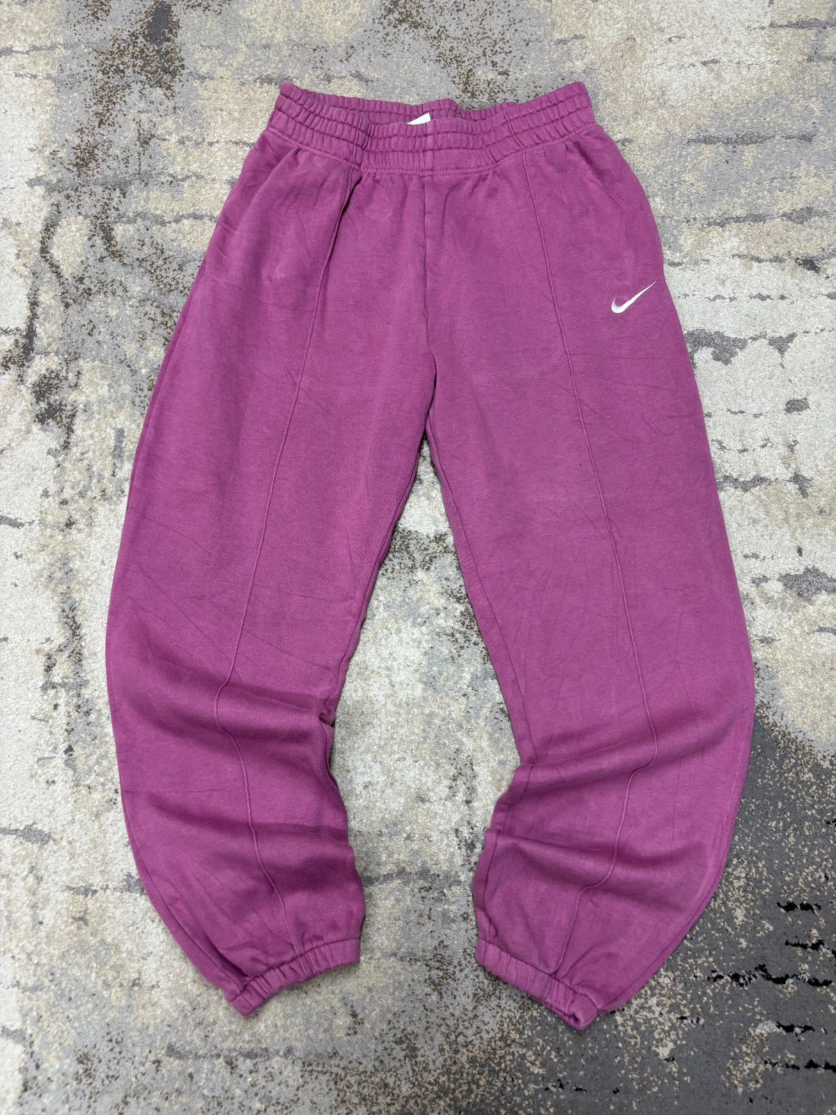 Dresy Nike, damskie w bardzo dobrym stanie rozmiar M, widok z przodu