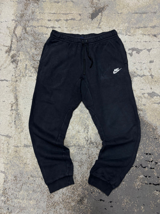 Dresy Nike, damskie w bardzo dobrym stanie rozmiar M, widok z przodu