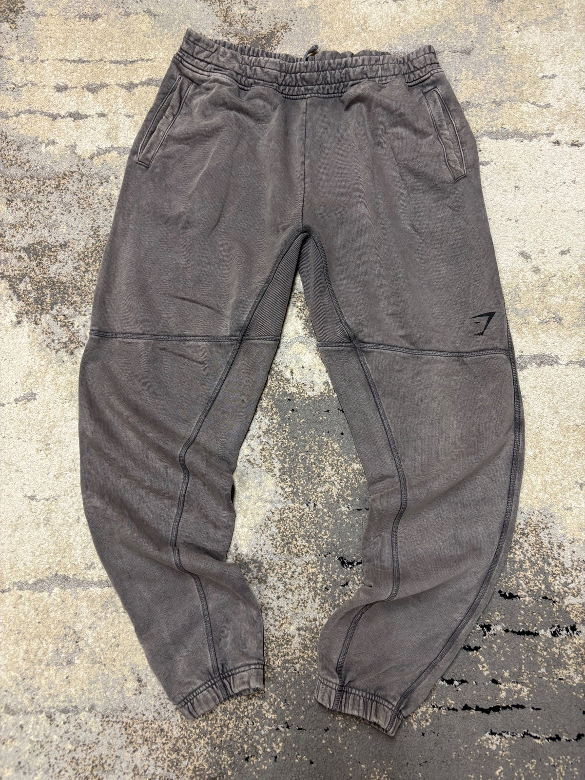 Dresy GymShark, damskie w bardzo dobrym stanie rozmiar S, widok z przodu