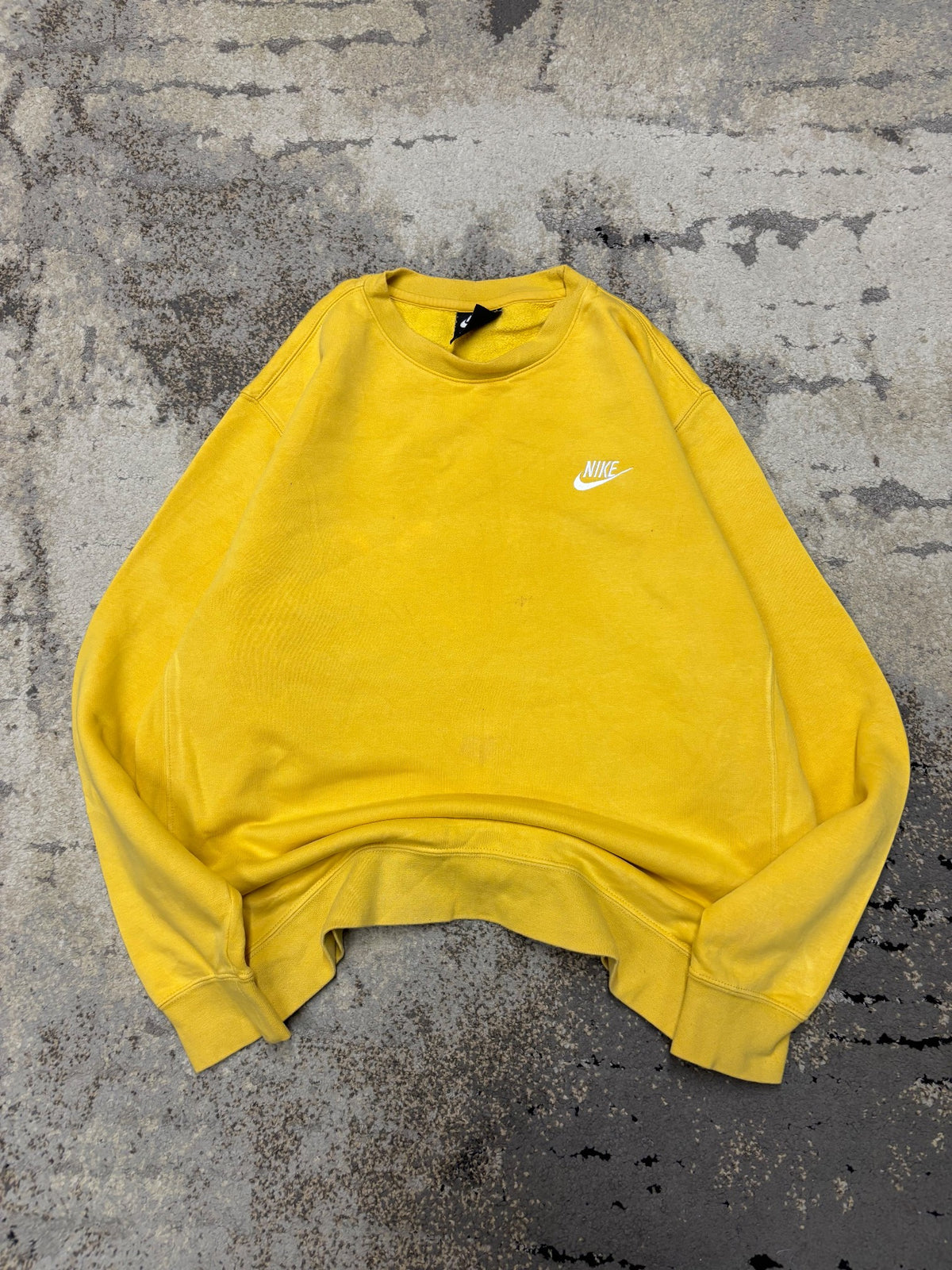 Bluza Nike crewneck, damskie w dobrym stanie rozmiar M, detal
