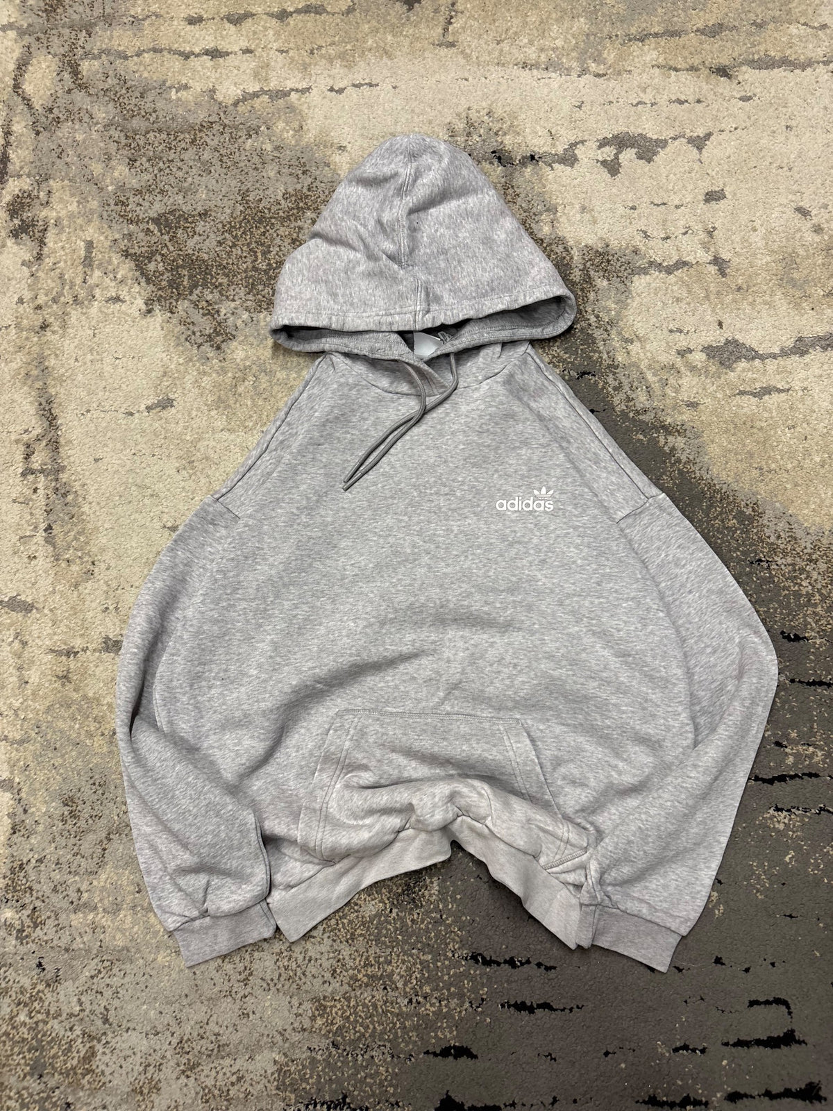 Bluza Adidas hoodie, damskie w bardzo dobrym stanie rozmiar S, widok z przodu