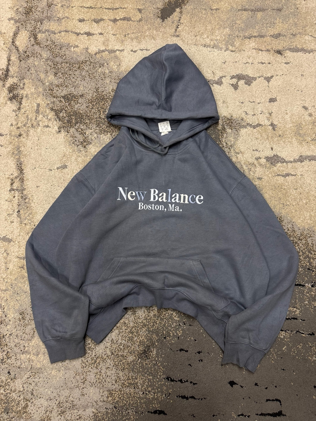 Bluza New Balance hoodie, damskie w bardzo dobrym stanie rozmiar S, widok z przodu