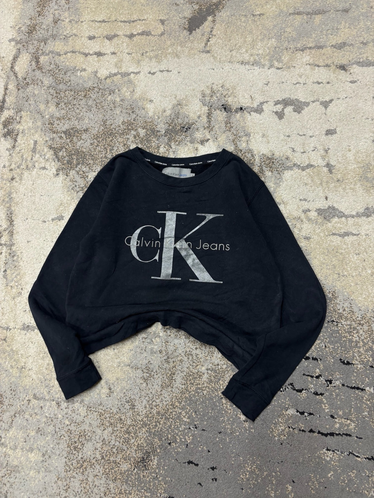 Bluza Calvin Klein crewneck, damskie w bardzo dobrym stanie rozmiar S, detal