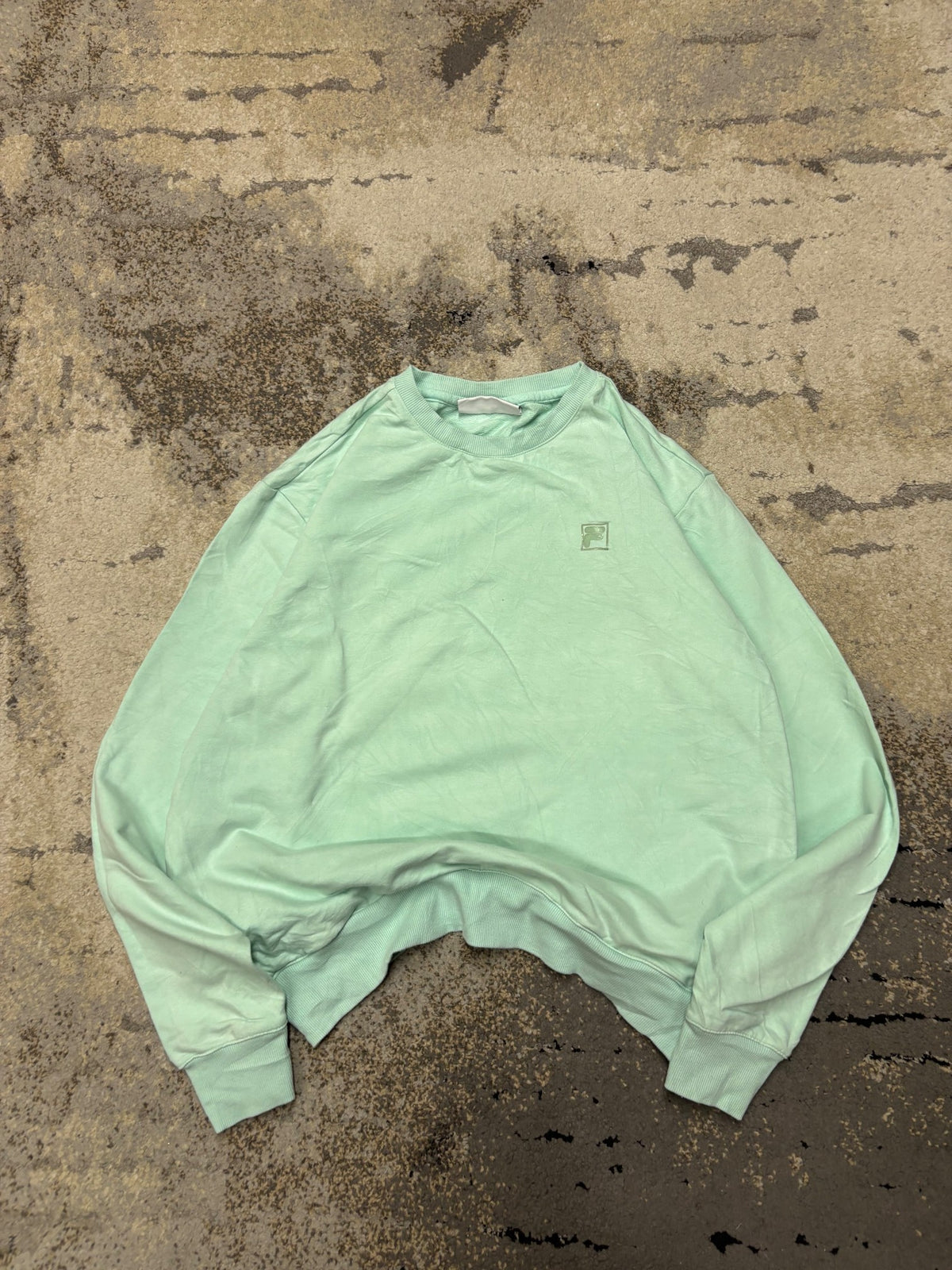 Bluza Fila crewneck, damskie w bardzo dobrym stanie rozmiar L, widok z przodu