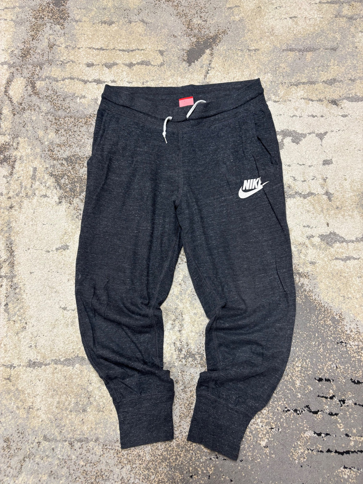Dresy Nike, męskie w bardzo dobrym stanie rozmiar M, widok z przodu