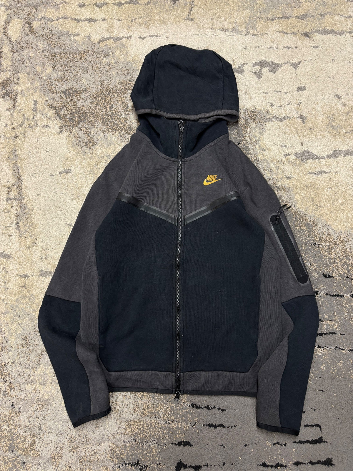 Bluza Nike Tech Fleece, męskie w bardzo dobrym stanie rozmiar S, widok z przodu