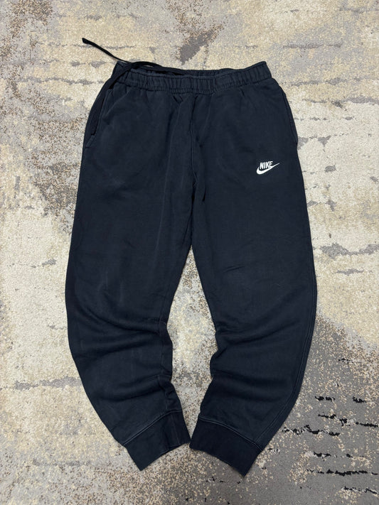 Dresy Nike, męskie w bardzo dobrym stanie rozmiar M, widok z przodu