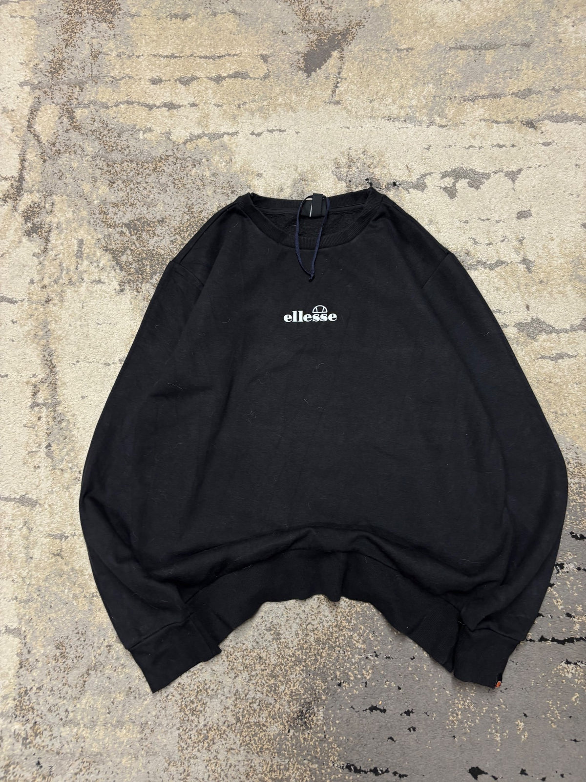 Bluza Ellesse crewneck, męskie w bardzo dobrym stanie rozmiar L, widok z przodu