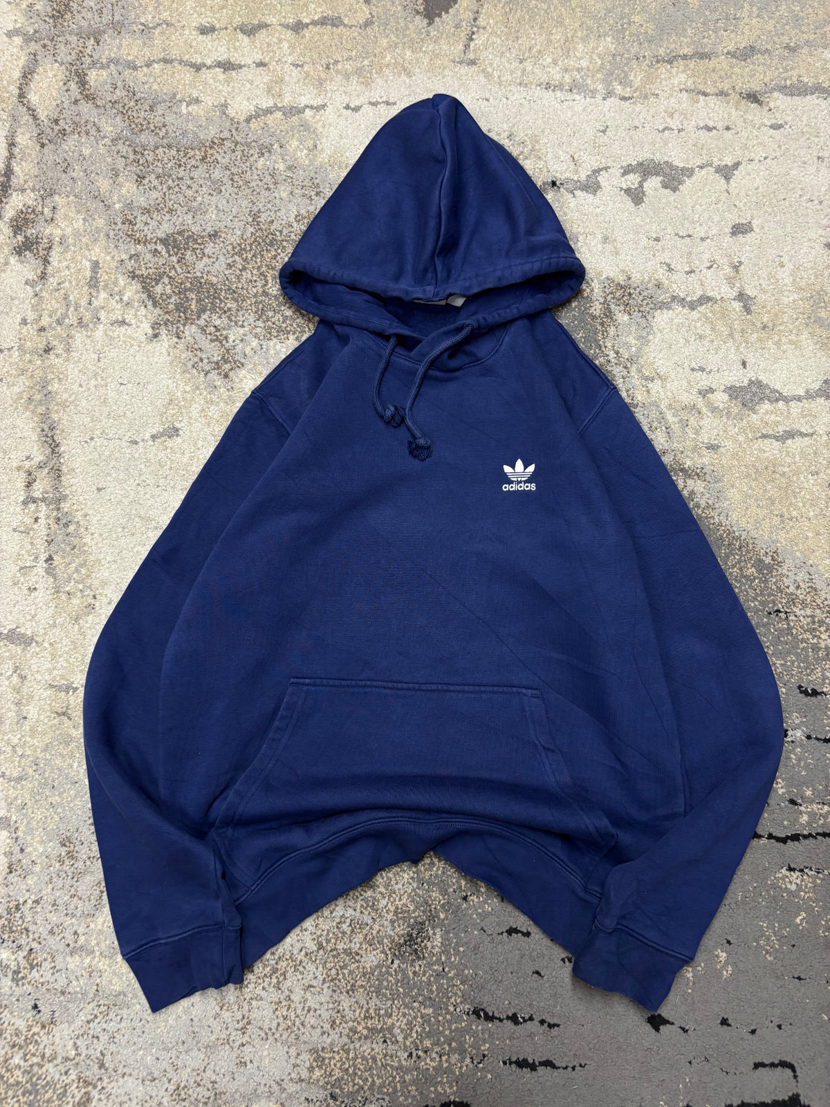 Bluza Adidas hoodie, męskie w bardzo dobrym stanie rozmiar M, widok z przodu