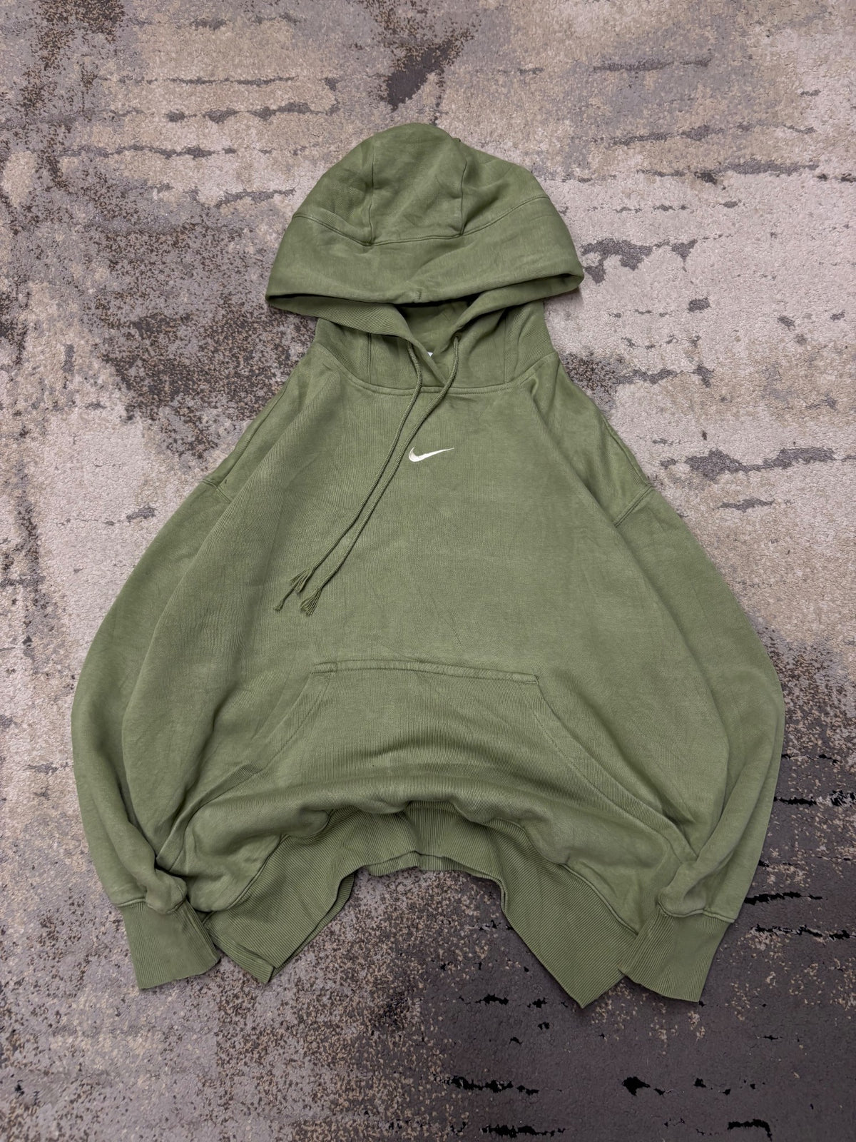 Bluza Nike hoodie, damskie w bardzo dobrym stanie rozmiar M, widok z przodu