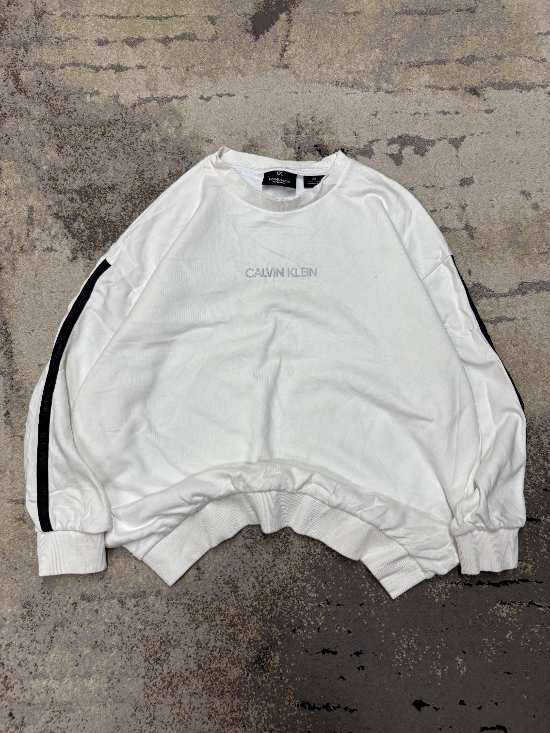 Bluza Calvin Klein crewneck, męskie w bardzo dobrym stanie rozmiar M, widok z przodu
