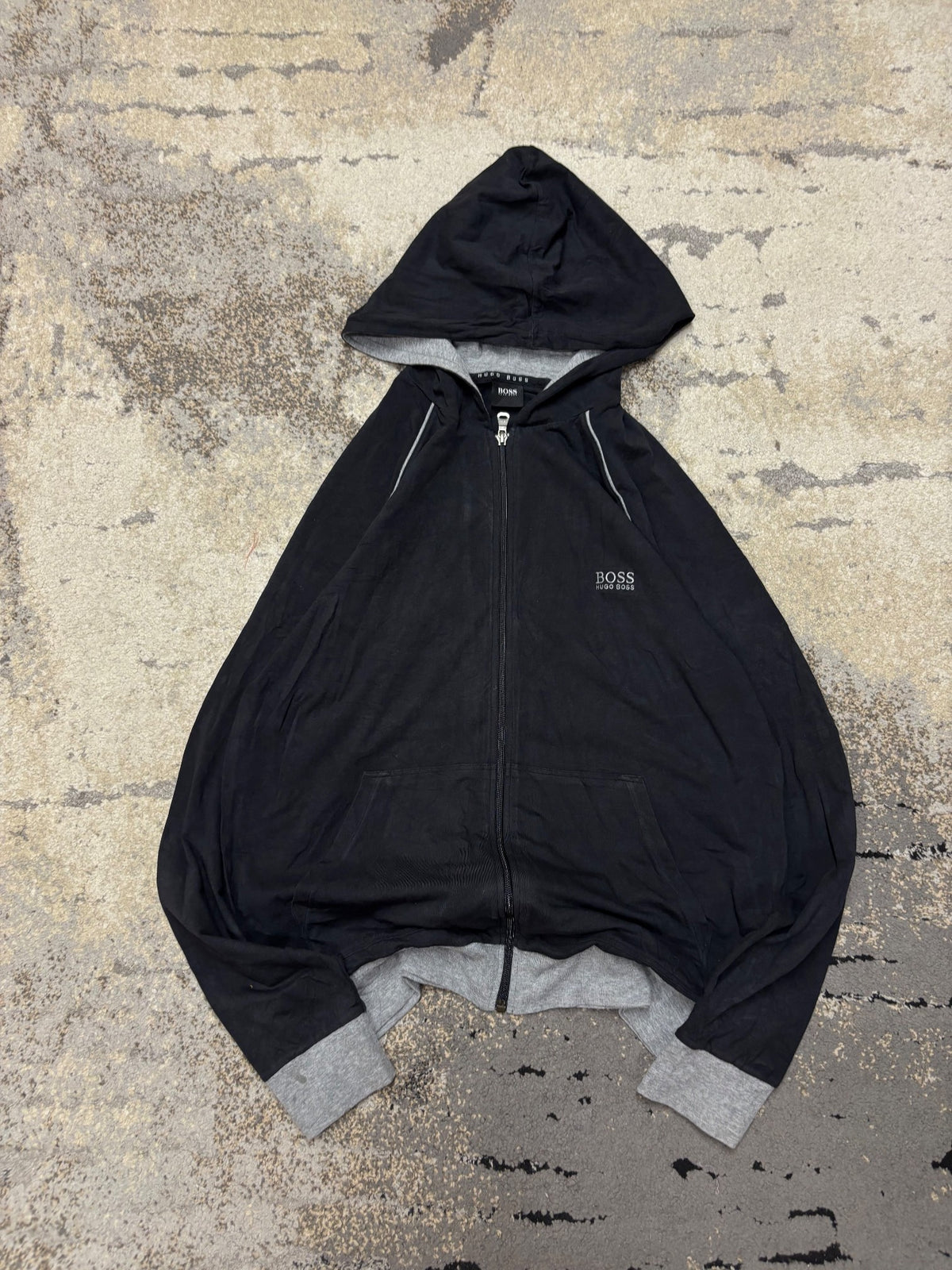 Bluza Hugo Boss zipp, męskie w bardzo dobrym stanie rozmiar M, widok z przodu