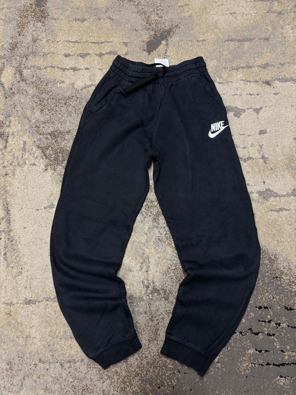 Dresy Nike, dziecięce w bardzo dobrym stanie rozmiar 158 cm / 13 lat, widok z przodu