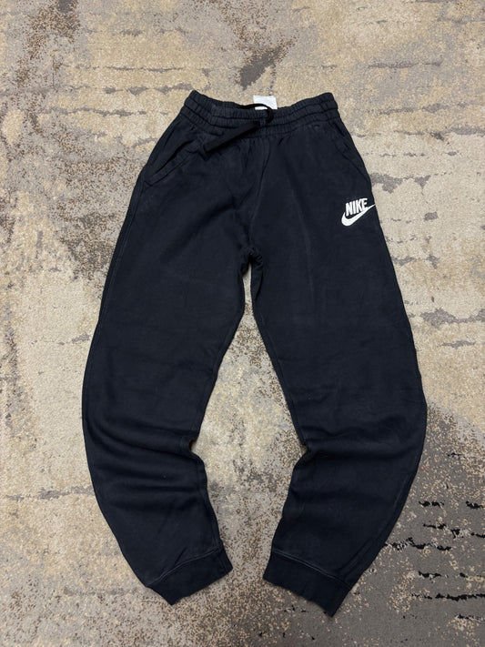 Dresy Nike, dziecięce w bardzo dobrym stanie rozmiar 158 cm / 13 lat, widok z przodu