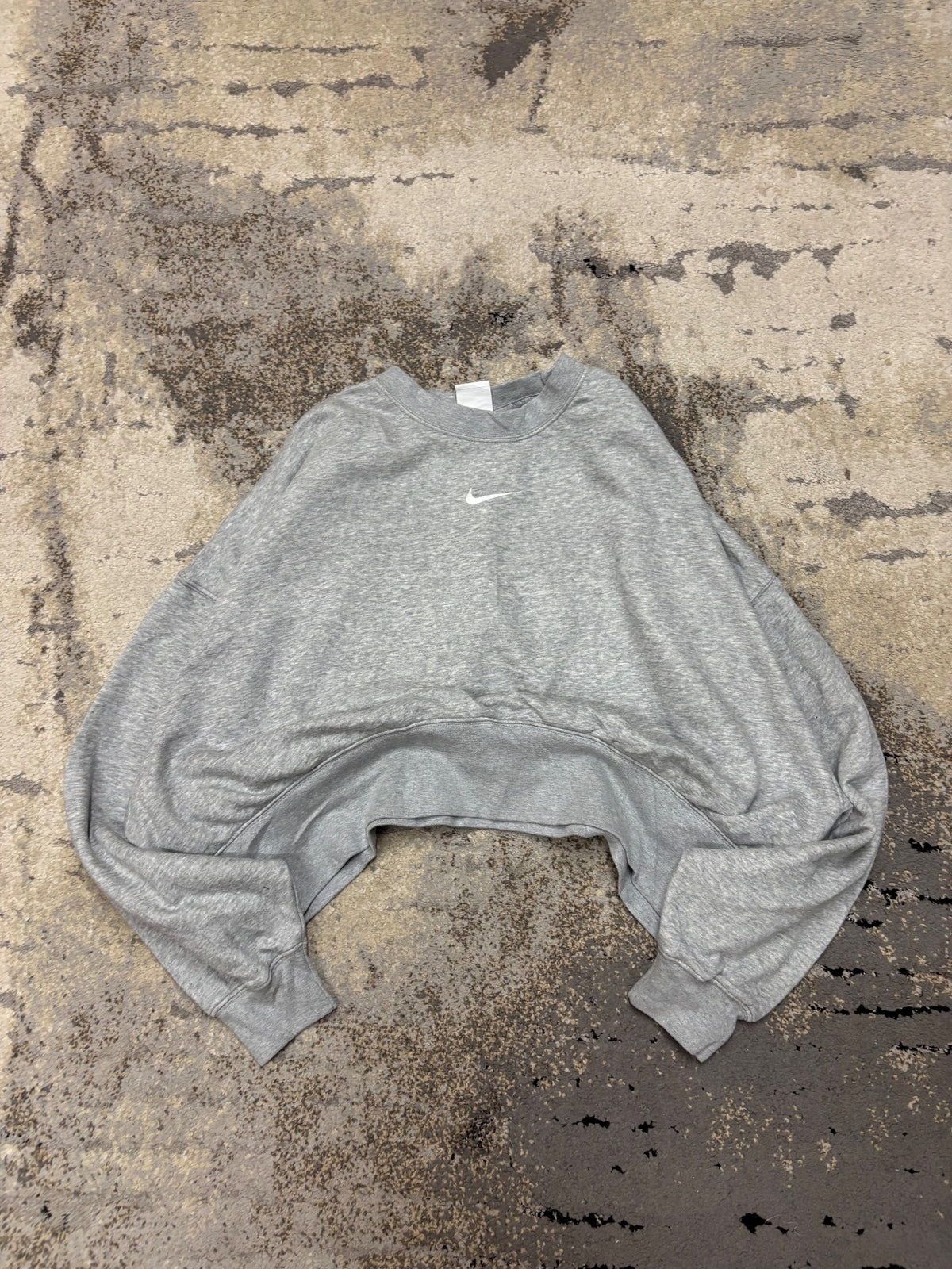 Bluza Nike crewneck, damskie w bardzo dobrym stanie rozmiar M, widok z przodu